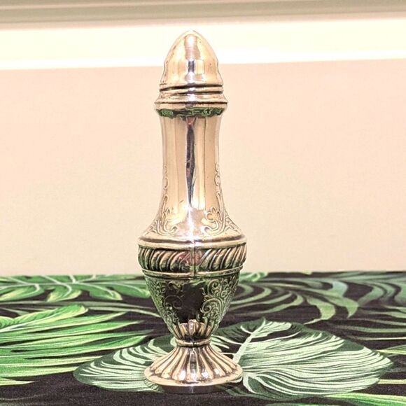 3/$30 Elegant Antique Viking 1034 Genuine Silver Plated Salt and Pepper Shaker - Picture 12 of 13